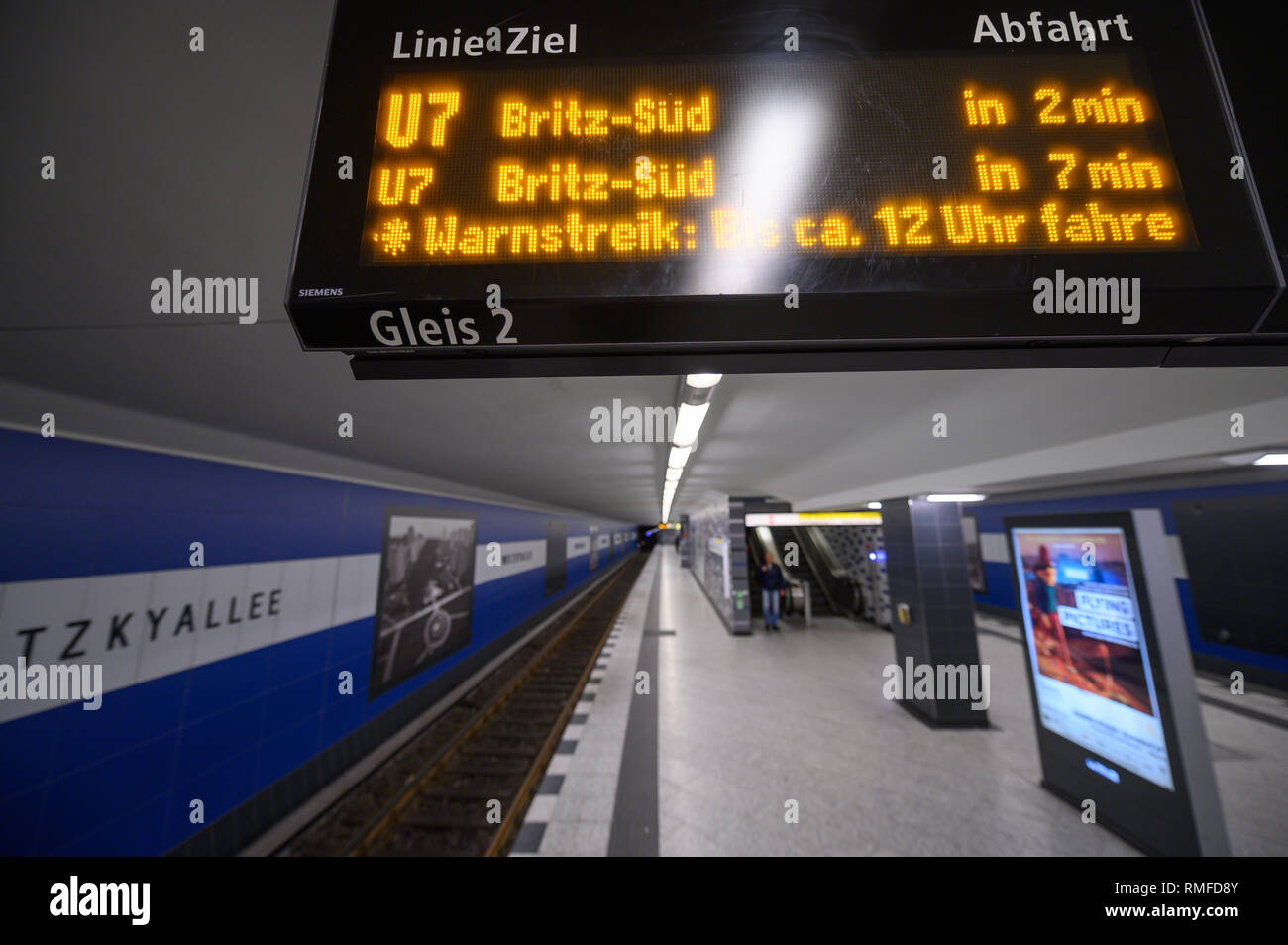 Berlin Deutschland 15 Feb 19 Eine Anzeigetafel Am U Bahnhof Wutzkyallee In Berlin Britz Punkte Zu