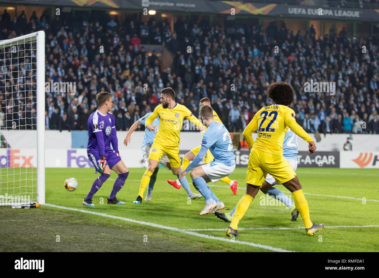 Malmö, Schweden. 14 Feb, 2019. Schweden, Malmö, 24. Februar 2019. Olivier Giroud (18) des FC Chelsea Kerben für 0-2 während der Europa League Runde 32 Match zwischen Malmö FF und FC Chelsea bei der Swedbank Stadion in Malmö. (Foto: Gonzales Foto/Alamy leben Nachrichten Stockfoto