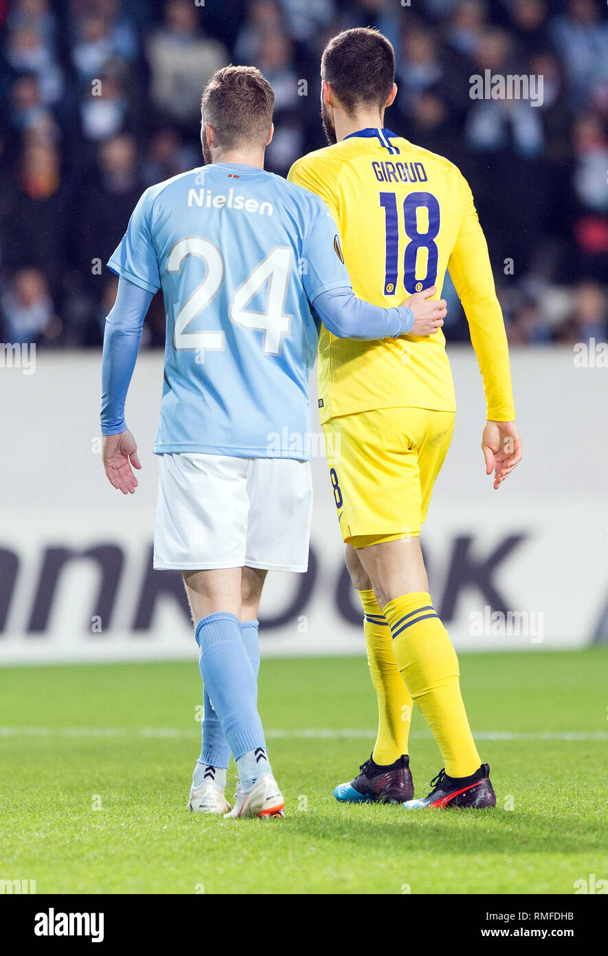 Malmö, Schweden. 14 Feb, 2019. Schweden, Malmö, 24. Februar 2019. Lasse Nielsen (24) von Malmö FF Mark Olivier Giroud (18) des FC Chelsea in der Europa League Runde 32 Match zwischen Malmö FF und FC Chelsea bei der Swedbank Stadion in Malmö. (Foto: Gonzales Foto/Alamy leben Nachrichten Stockfoto