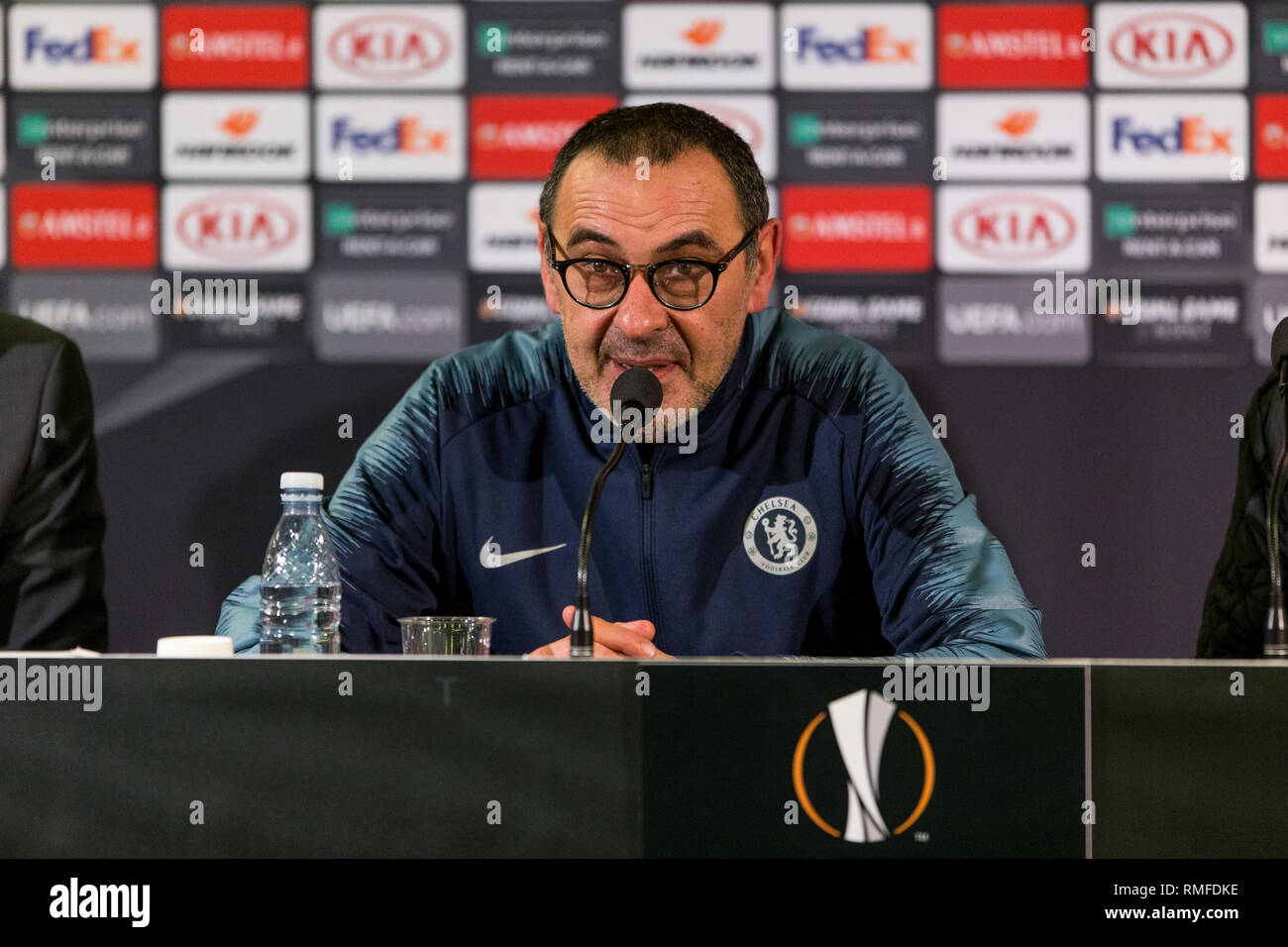 Malmö, Schweden. 14 Feb, 2019. Schweden, Malmö, 24. Februar 2019. Chelsea FC Manager Maurizio Sarri auf der Pressekonferenz nach der Europa League Runde 32 Match zwischen Malmö FF und FC Chelsea bei der Swedbank Stadion in Malmö zu sehen. (Foto: Gonzales Foto/Alamy leben Nachrichten Stockfoto