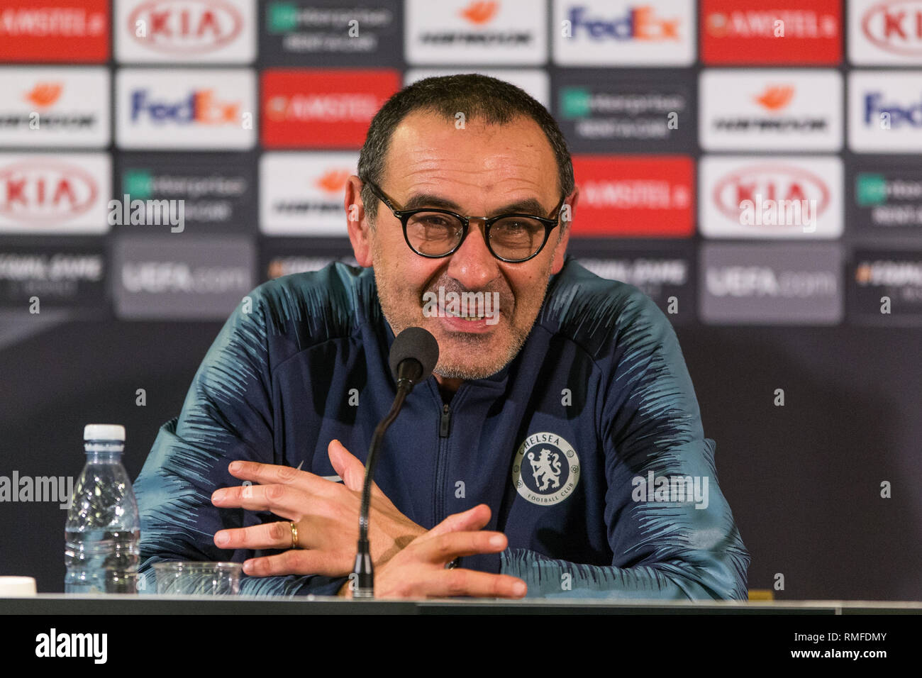 Malmö, Schweden. 14 Feb, 2019. Schweden, Malmö, 24. Februar 2019. Chelsea FC Manager Maurizio Sarri auf der Pressekonferenz nach der Europa League Runde 32 Match zwischen Malmö FF und FC Chelsea bei der Swedbank Stadion in Malmö zu sehen. (Foto: Gonzales Foto/Alamy leben Nachrichten Stockfoto