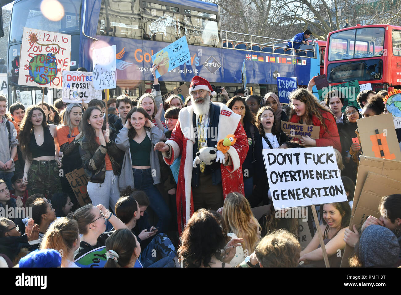 London, Großbritannien. 15. Feb 2019. Tausende Demonstranten nehmen an der Jugend Streik 4 Klima fordern die Staats- und Regierungschefs jetzt bei Parliament Square am 15 Feb 2019, London, UK Bild Capital/Alamy leben Nachrichten Stockfoto