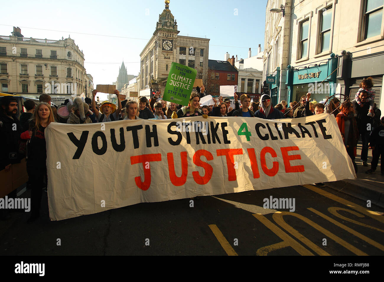 Brighton, UK. 15 Mär, 2019. Schule Kinder in Brighton Streik zu werben und die Forderung, die Regierung, etwas gegen die globale Erwärmung. Quelle: Rupert Rivett/Alamy leben Nachrichten Stockfoto