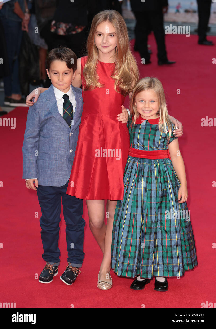 22-09-14: 'Was Wir haben in unserem Urlaub" - Weltpremiere, Bobby Smalldridge, Emelia Jones und Harriet Turnball ankommen Stockfoto