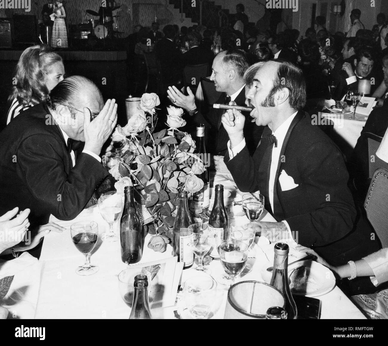 Johannes von Thurn und Taxis (rechts) bei einem Ball in München