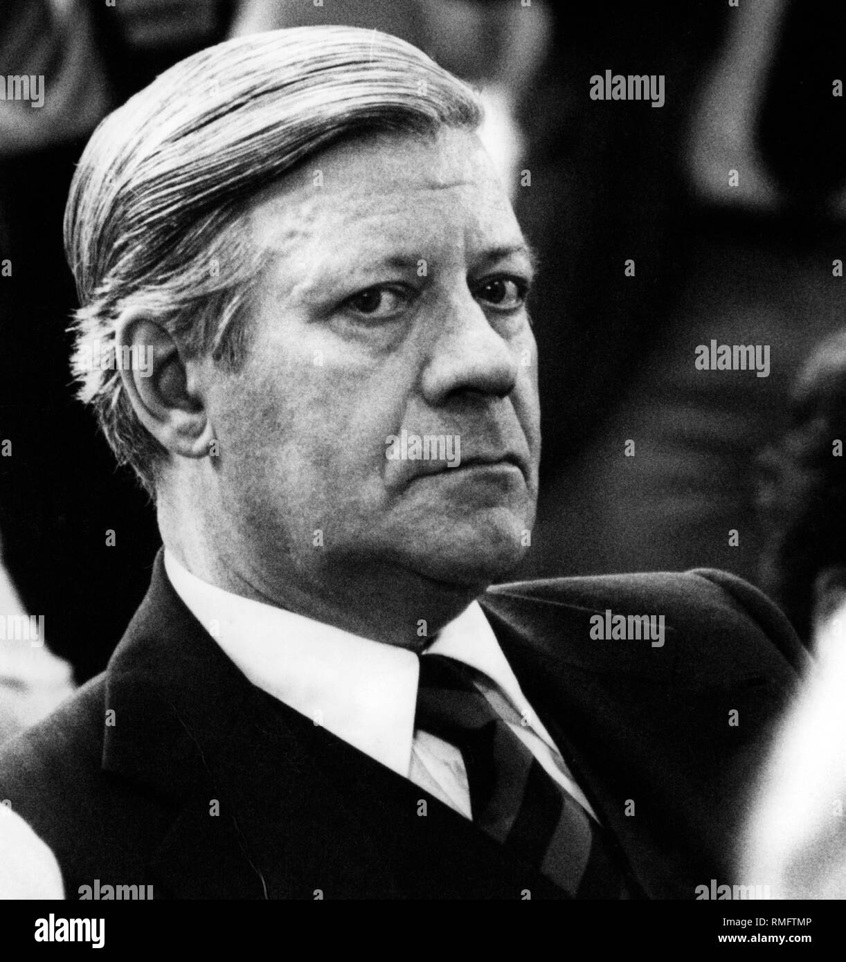 Bundeskanzler Helmut Schmidt auf dem SPD-Bundesparteitag in München. Stockfoto Bundeskanzler Helmut Schmidt auf dem SPD-Bundesparteitag in München. Stockfoto