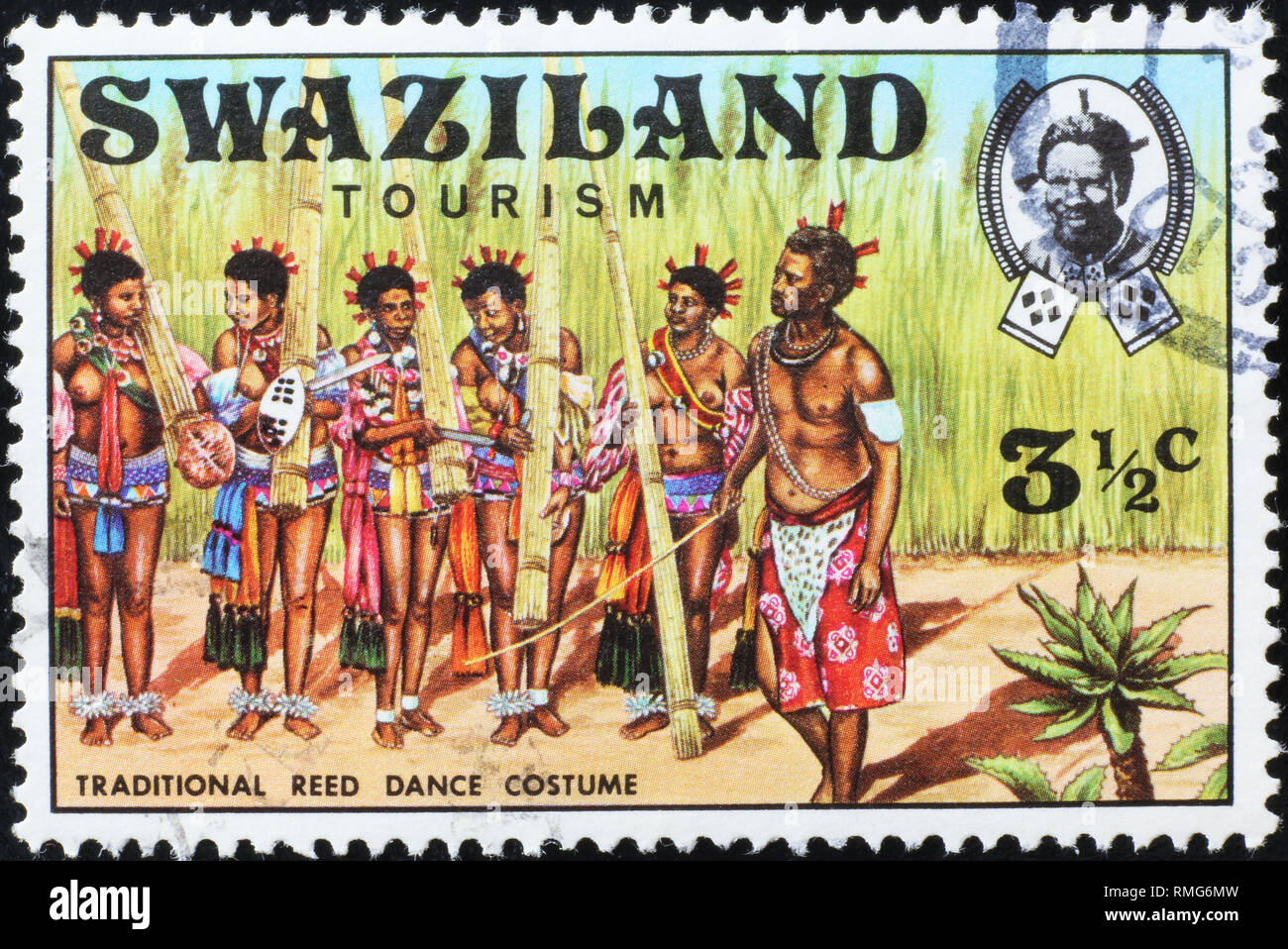 Kostüme für traditionellen Tanz in Swasiland auf Briefmarke Stockfoto