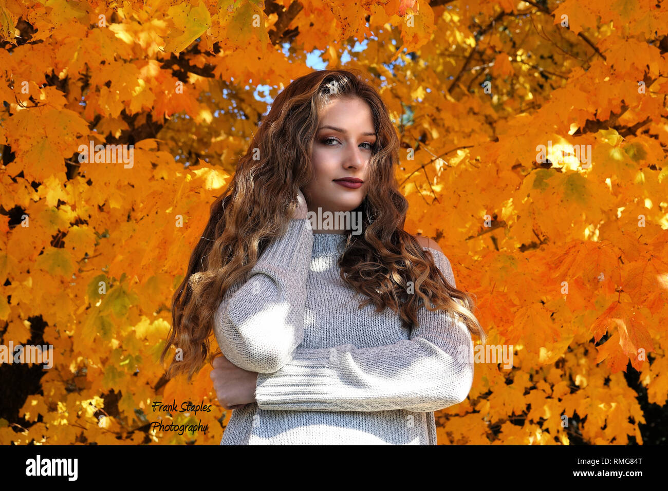 Schönes Land Mädchen in einem Fall Ländereinstellung Stockfoto