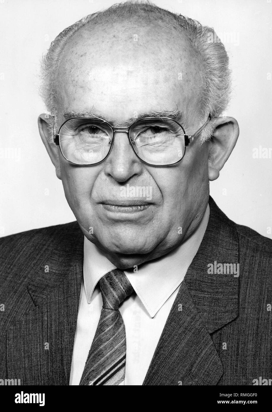 Erich Mueckenberger 08.06.1910 - 10.02.1998 - (1958) - im Jahr 1989 war ein Mitglied des SED-Politbüros, zwischen 1950 - 1989 Mitglied des ZK der SED, von 1953 - 1960 Sekretär für Landwirtschaft des Zentralkomitees, die zwischen 1961 - 1971 Erster Sekretär der SED Bezirk Frankfurt, zwischen 1971 - 1989 Vorsitzender der Partei der Ausschuss. Stockfoto