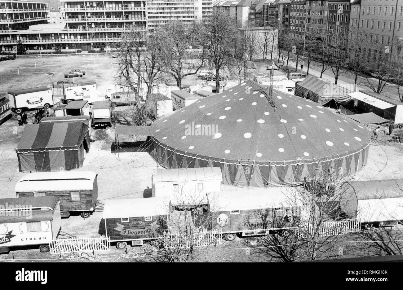 Der Circus "fliegenpilz" aus der Schweiz auf dem Gelände der ehemaligen Tuerkenkaserne. Stockfoto