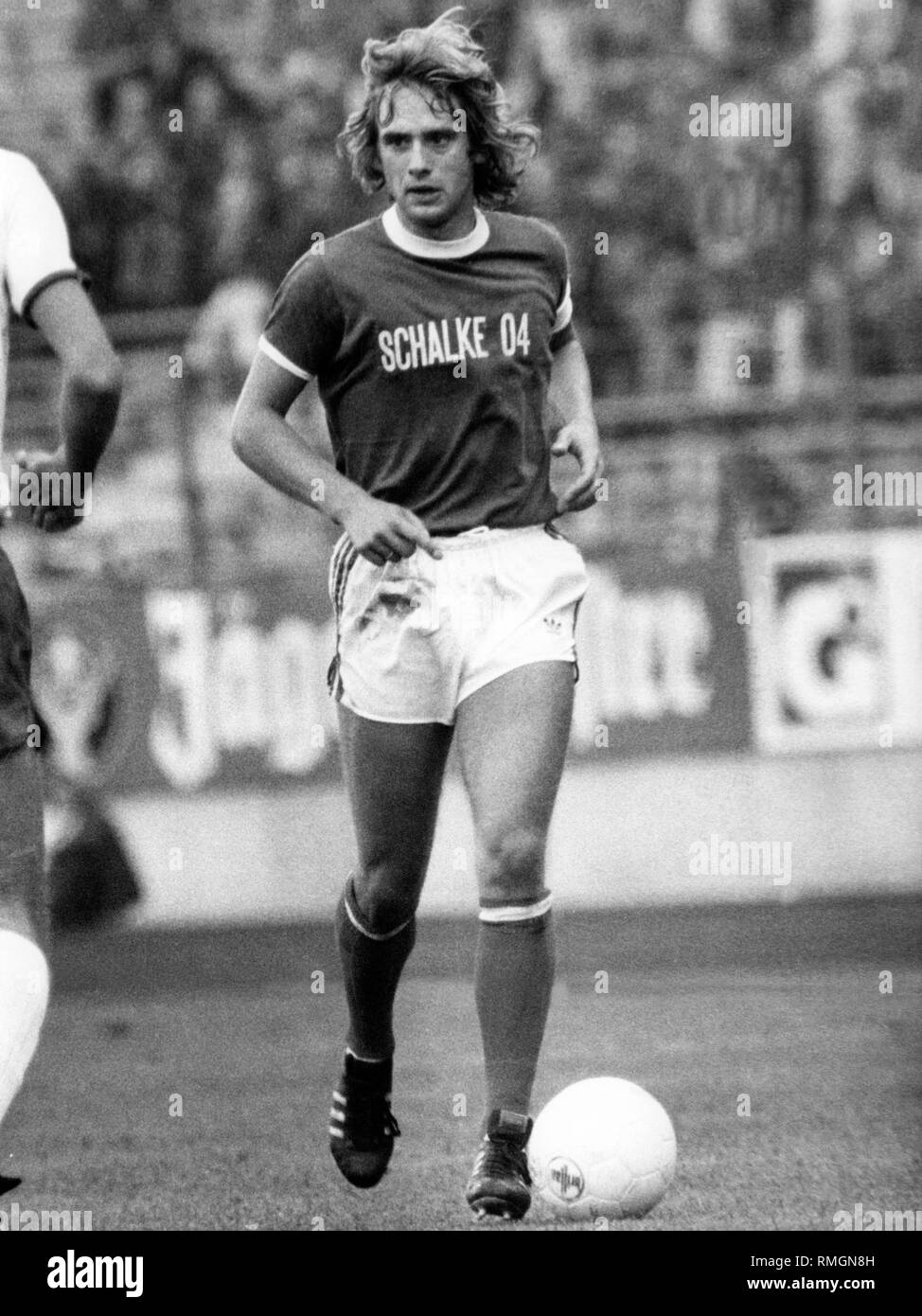 Helmut Kremers während eines Spiels für Schalke 04 (Undatiertes Foto). Stockfoto