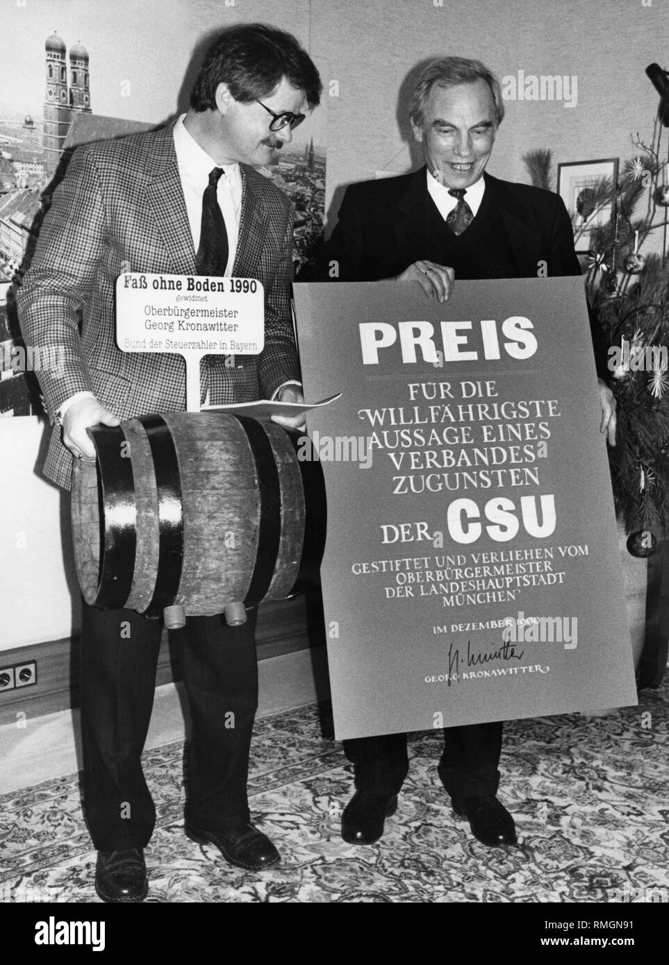 Der Burgermeister Von Munchen Georg Kronawitter Spd Rechts Und Der Prasident Des Bundes Der Steuerzahler In