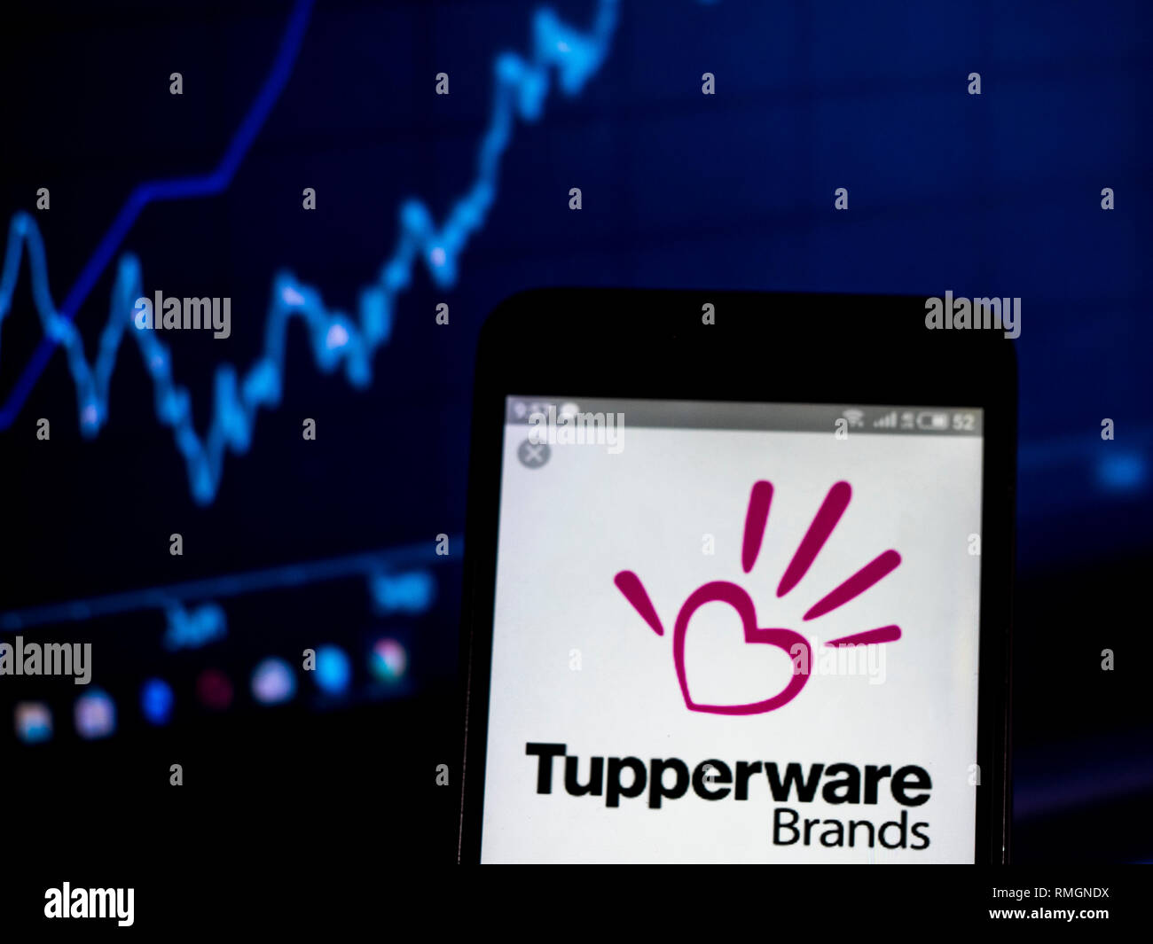 Tupperware Brands Corporation Logo auf dem Smartphone angezeigt Stockfoto