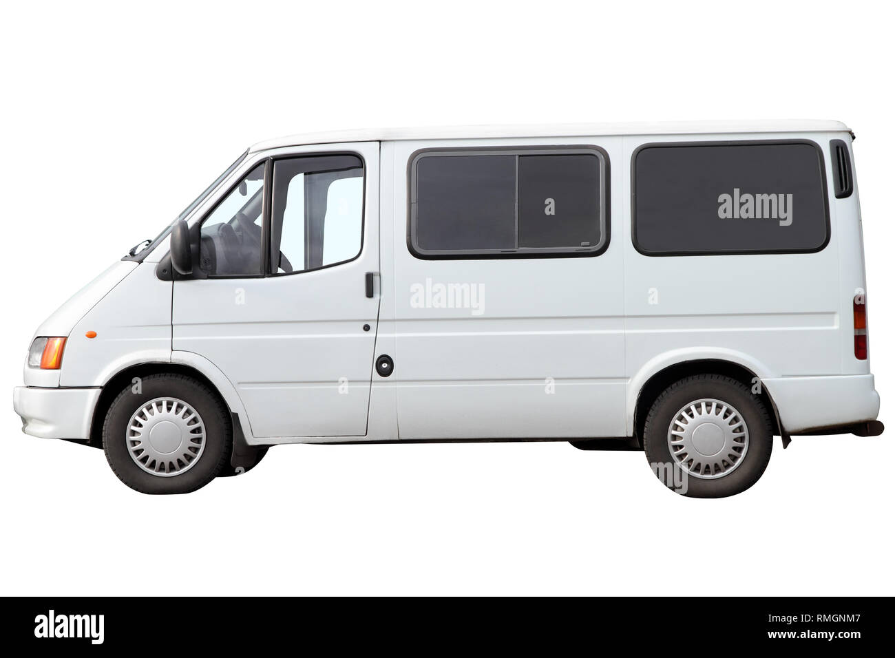 Minivan mit getönten Scheiben auf weißem Hintergrund. Stockfoto