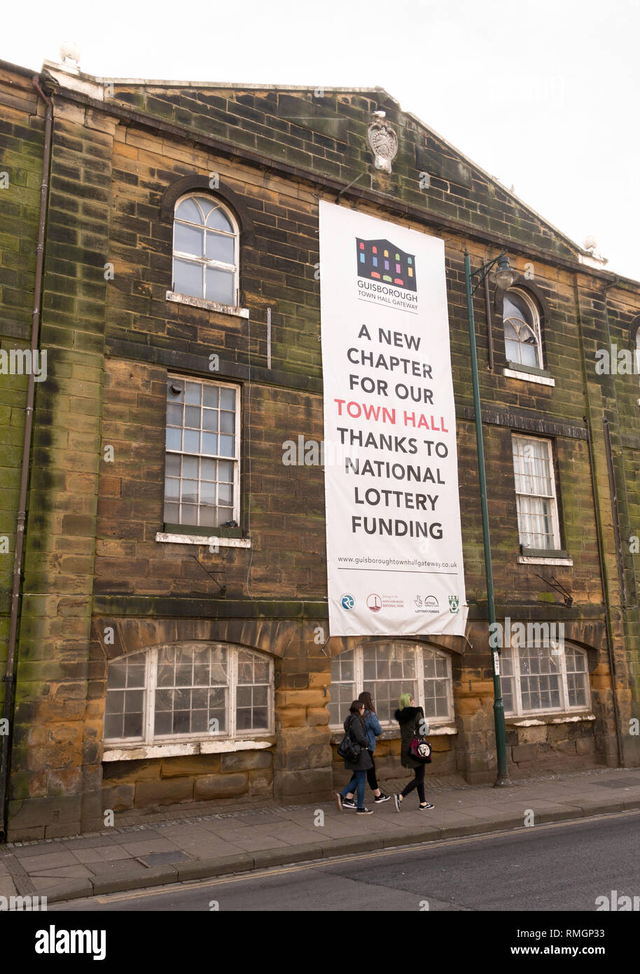 Nationale Lotterie Heritage finanziertes Projekt in die Restaurierung des baufälligen Guisborough Rathaus, North Yorkshire, England, UK zu unterstützen. Stockfoto