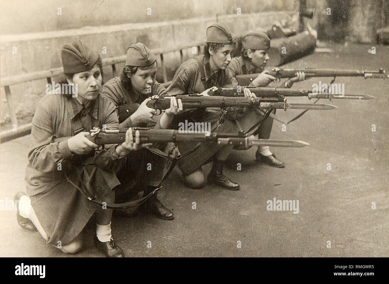 Großen Vaterländischen Krieg. Frauen militärische Ausbildung. Foto Stockfoto