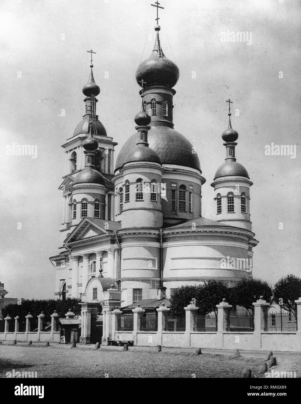 Die Kirche von das Lebensnotwendige Trinity am Saltykov Brücke in Moskau. Albumin Photo Stockfoto