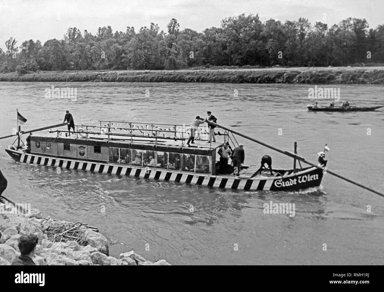 Die 'Stadt Wien", eine traditionelle "Ulmer Schachtel" auf der Donau