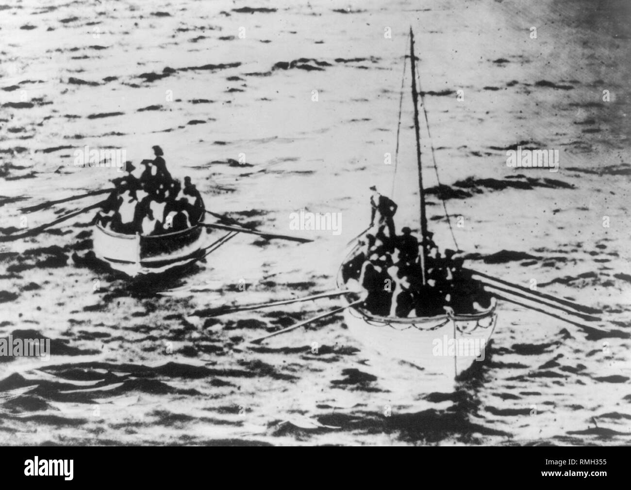 Überlebende der Titanicin-Rettungsboote, die an Bord der genommen wurden Karpaten April 1912 Stockfoto