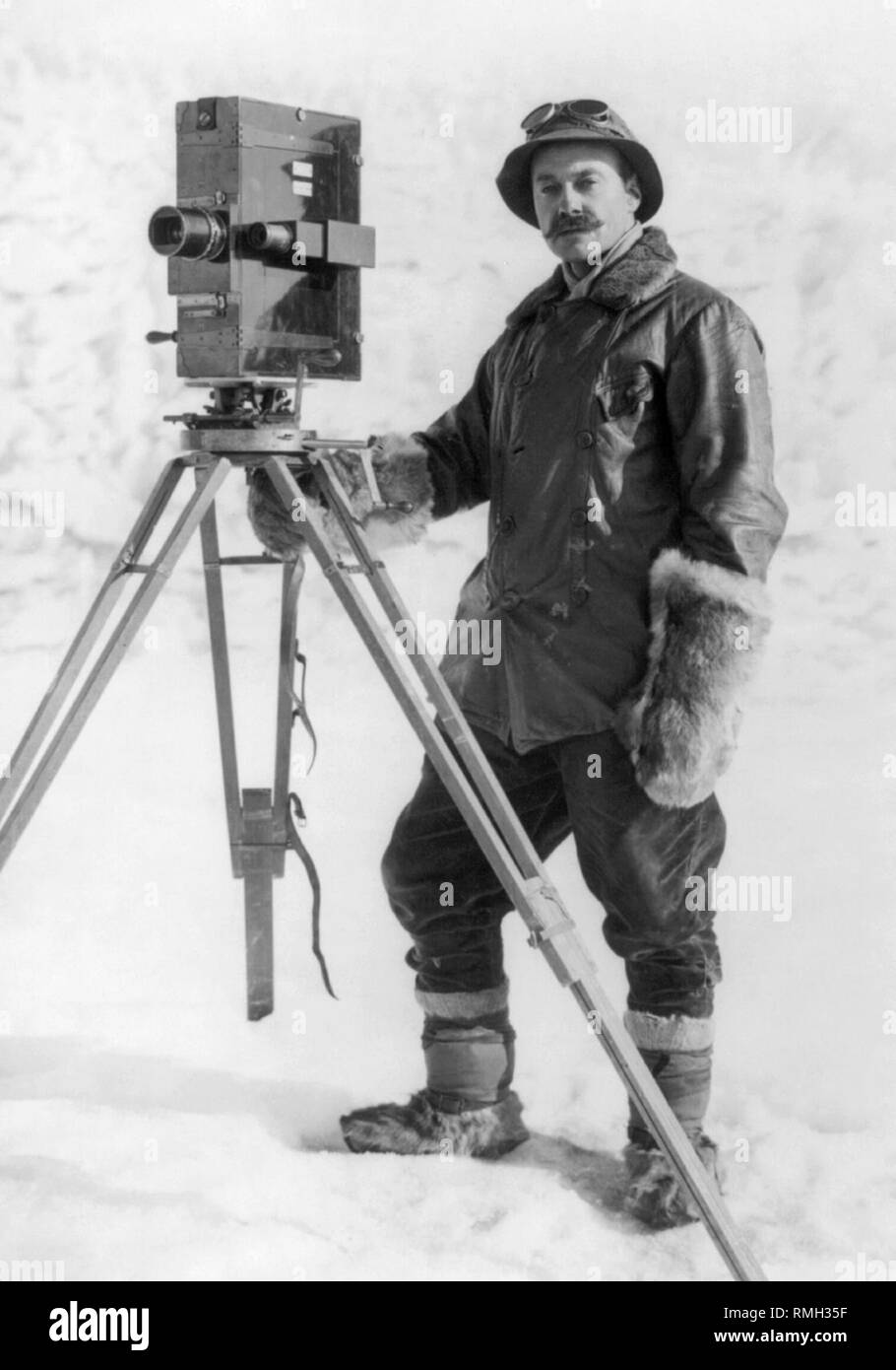 Berühmten Fotografen Herbert Ponting und seine Kamera Teil der Terra-Nova-Expedition während der British Antarctic Expedition in die Antarktis Foto 1910 getroffen Stockfoto