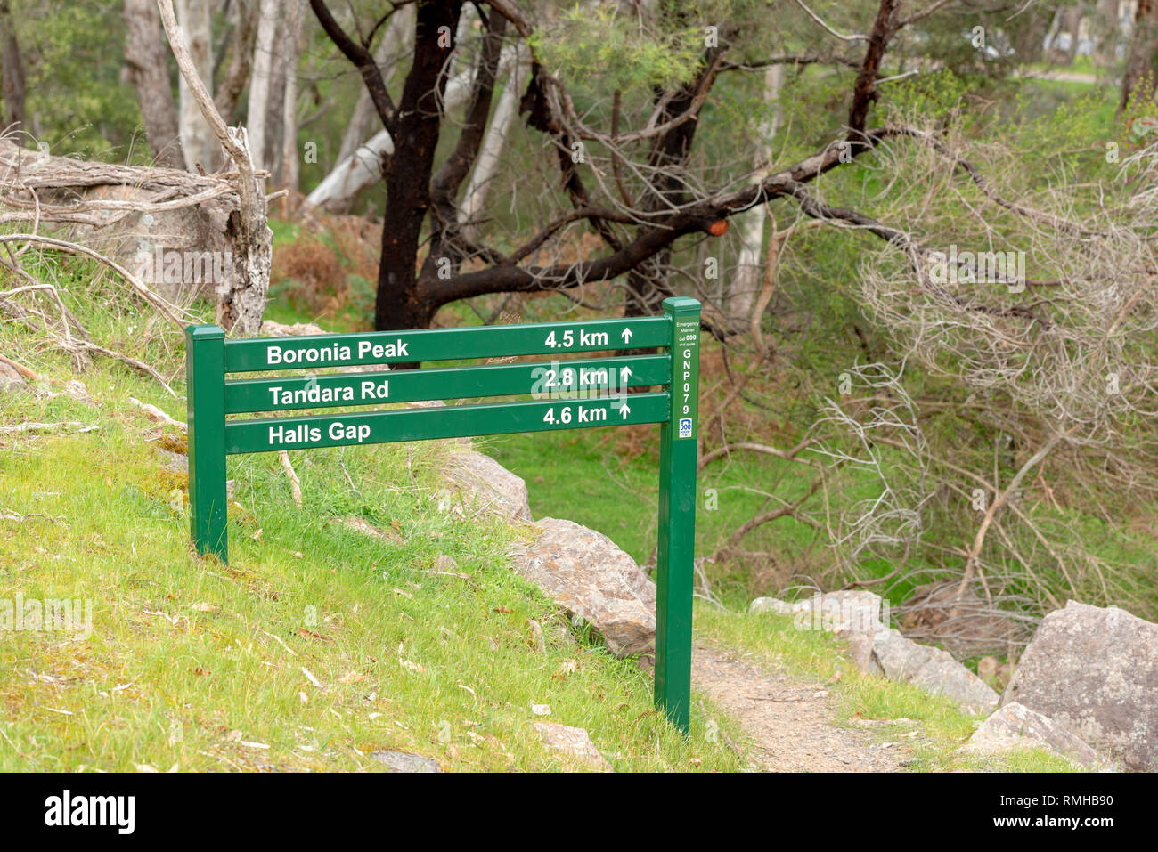 Schild in den Grampians, Victoria in Richtung Halls Gap und Wanderwege Stockfoto