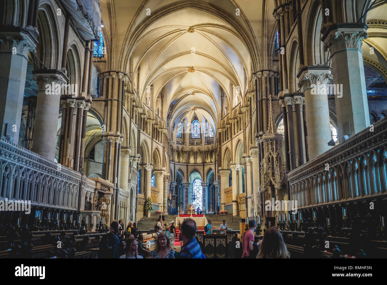 Canterbury, Großbritannien - Mai, 2018. Blick auf den Chor, dem Pfarrhaus und der Dreifaltigkeit Kapelle in der Kathedrale von Canterbury. Stockfoto