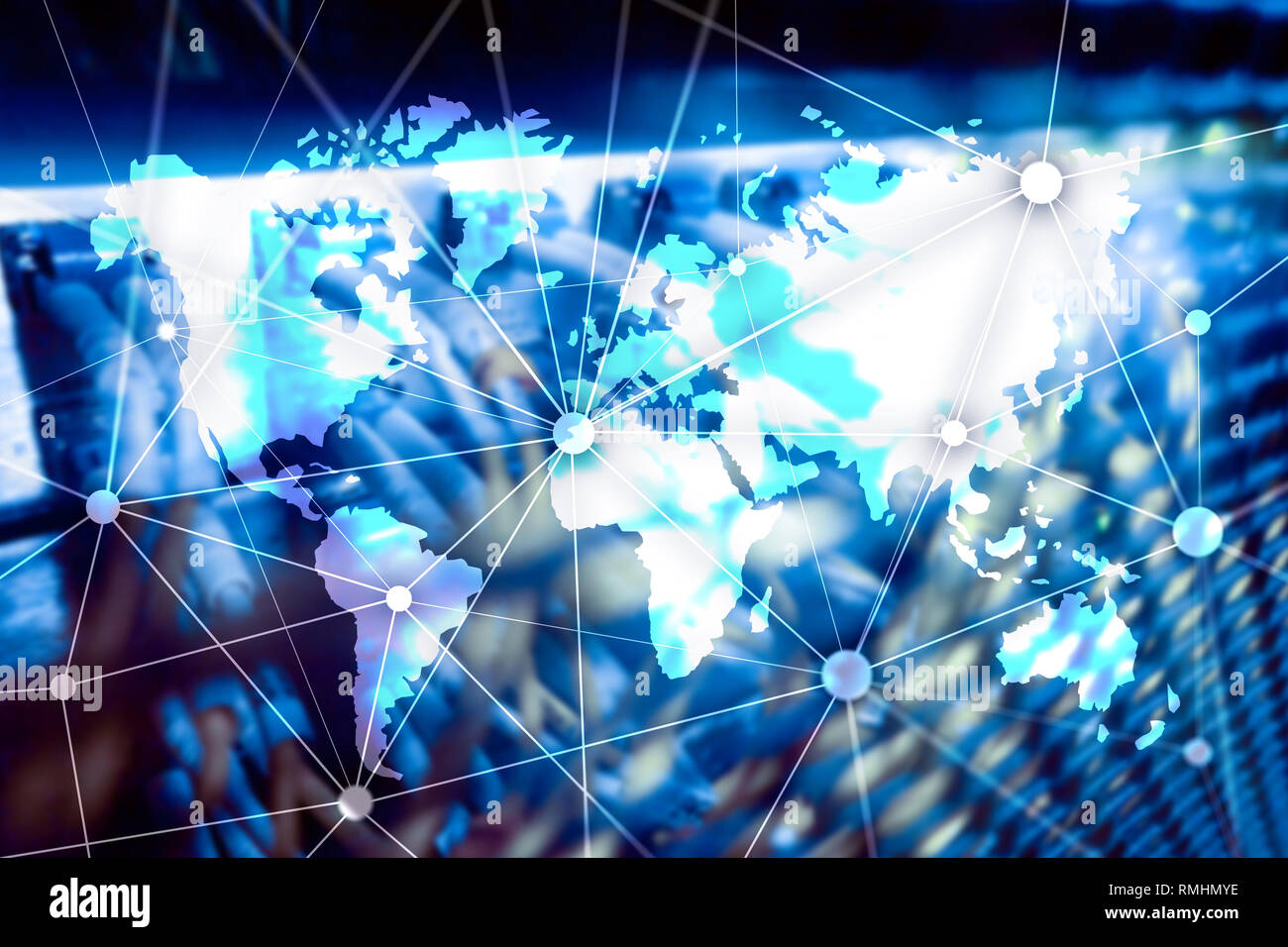 Weltkarte mit Kommunikation Netzwerk auf dem Server zimmer Hintergrund. Stockfoto