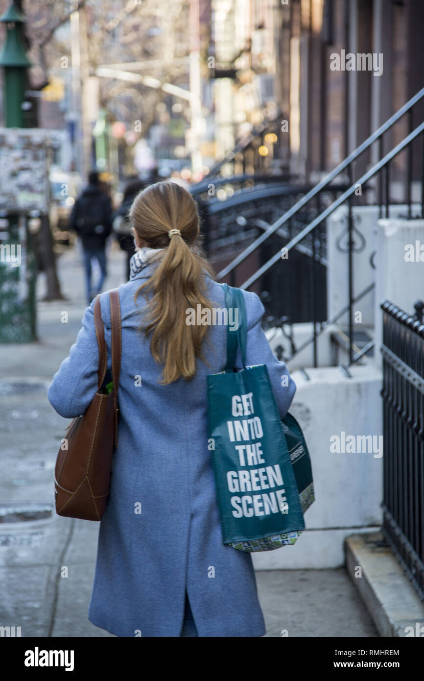 Going Green ist nicht nur gut für die Umwelt, sondern ist hip und trendy. Gesehen auf der Straße in Brooklyn, NY. Stockfoto