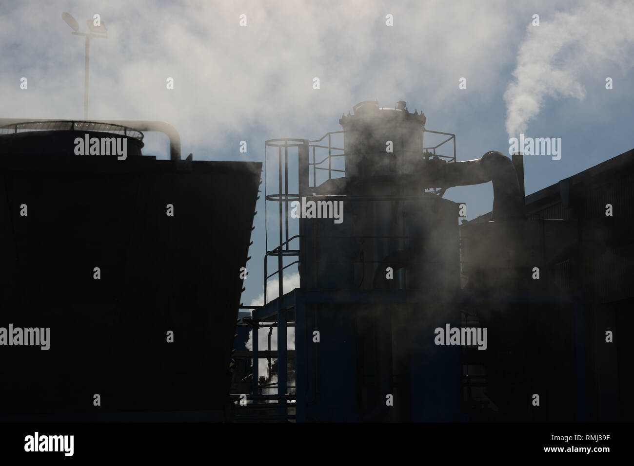 Tritt Dampf aus einem Verdampfer bei einer Mahlzeit Verarbeitungsbetrieb Stockfoto