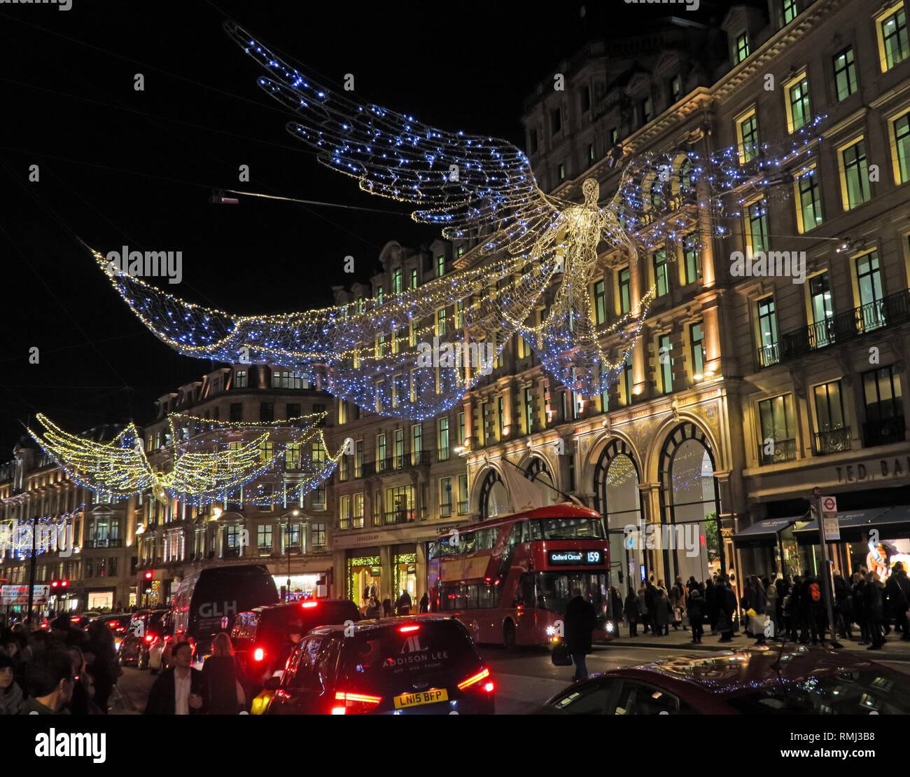 Engel und Weihnachtsbeleuchtung, 245 Regent Street, Mayfair, London, England, UK, W1B2EN Stockfoto