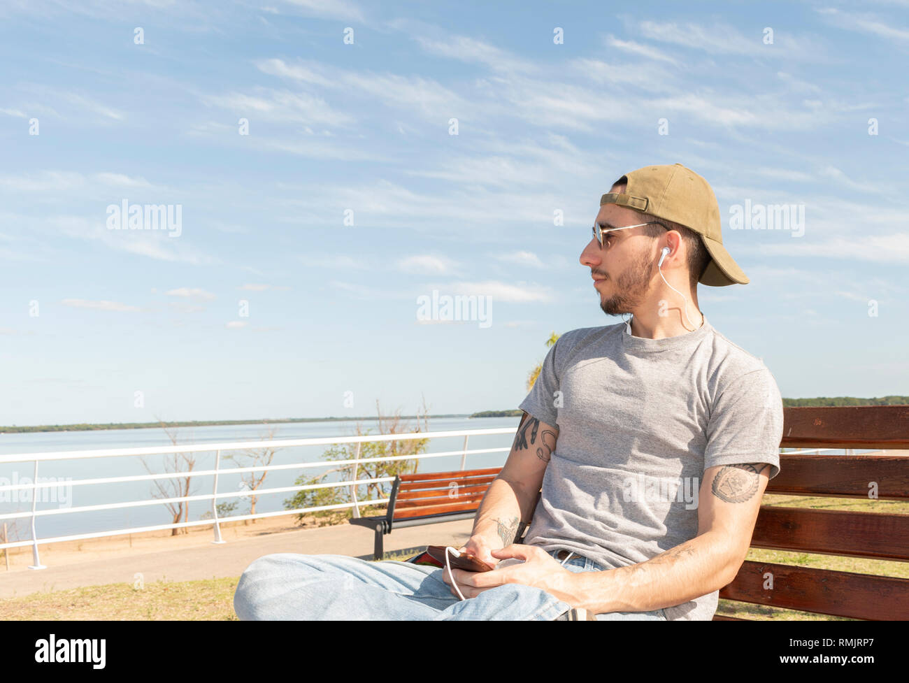 Junger Mann, die Strand Stockfoto