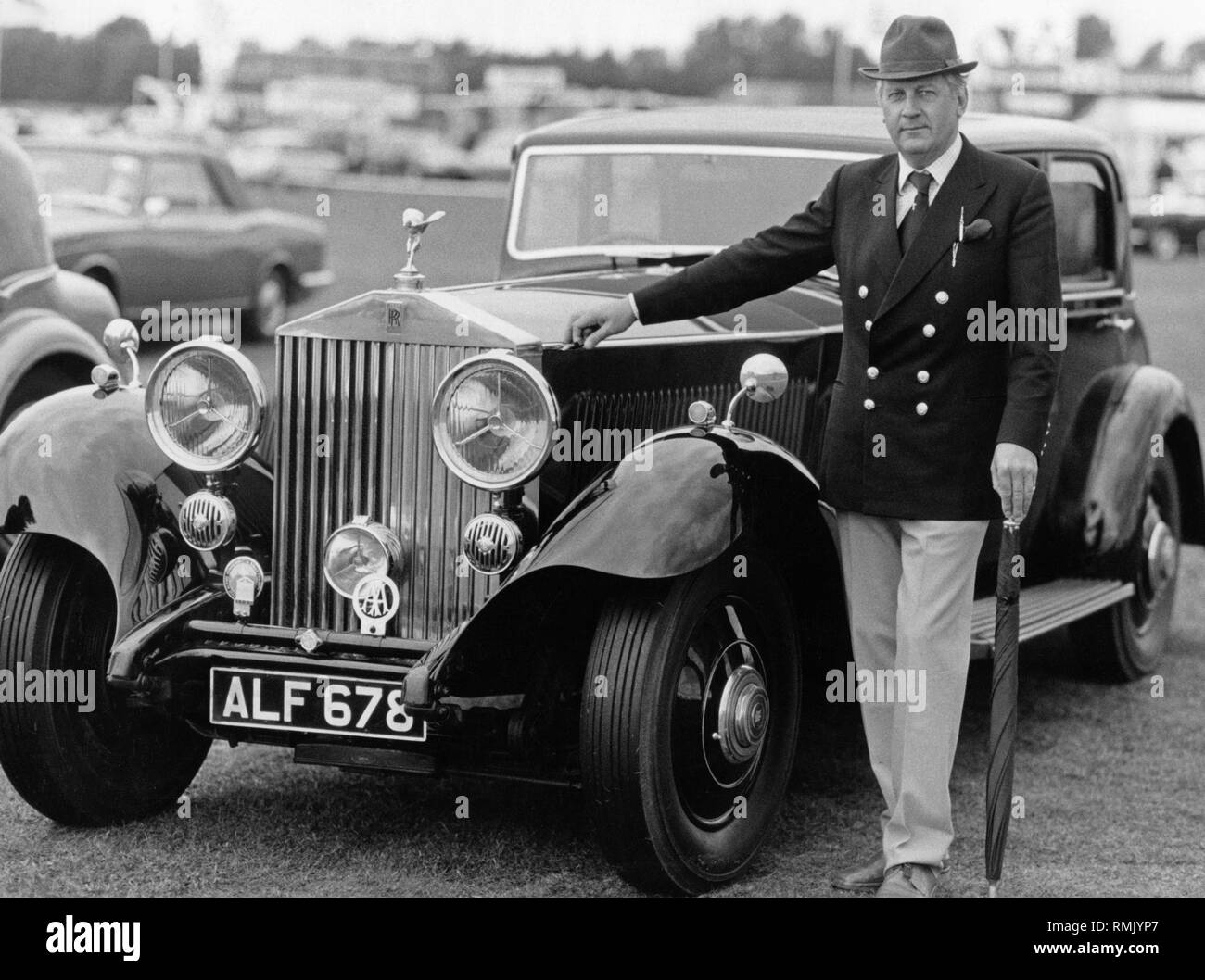 Johannes Donner neben seinem Rolls Royce Phantom II, die er als ein gebrauchtes Auto mit 400.000 km Laufleistung erworben. Stockfoto