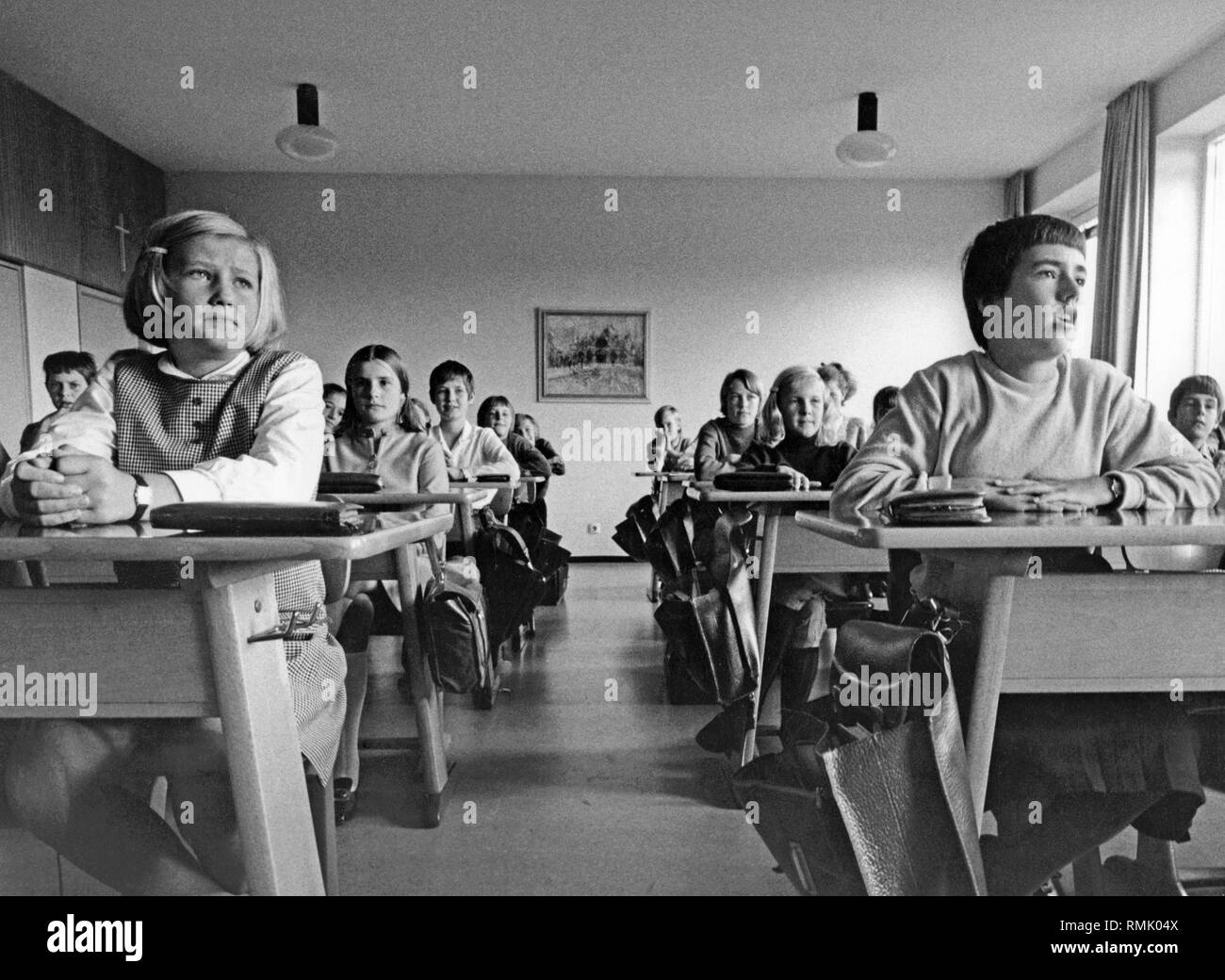 Elementare Schüler in Ihrer Klasse während des Unterrichts. Stockfoto
