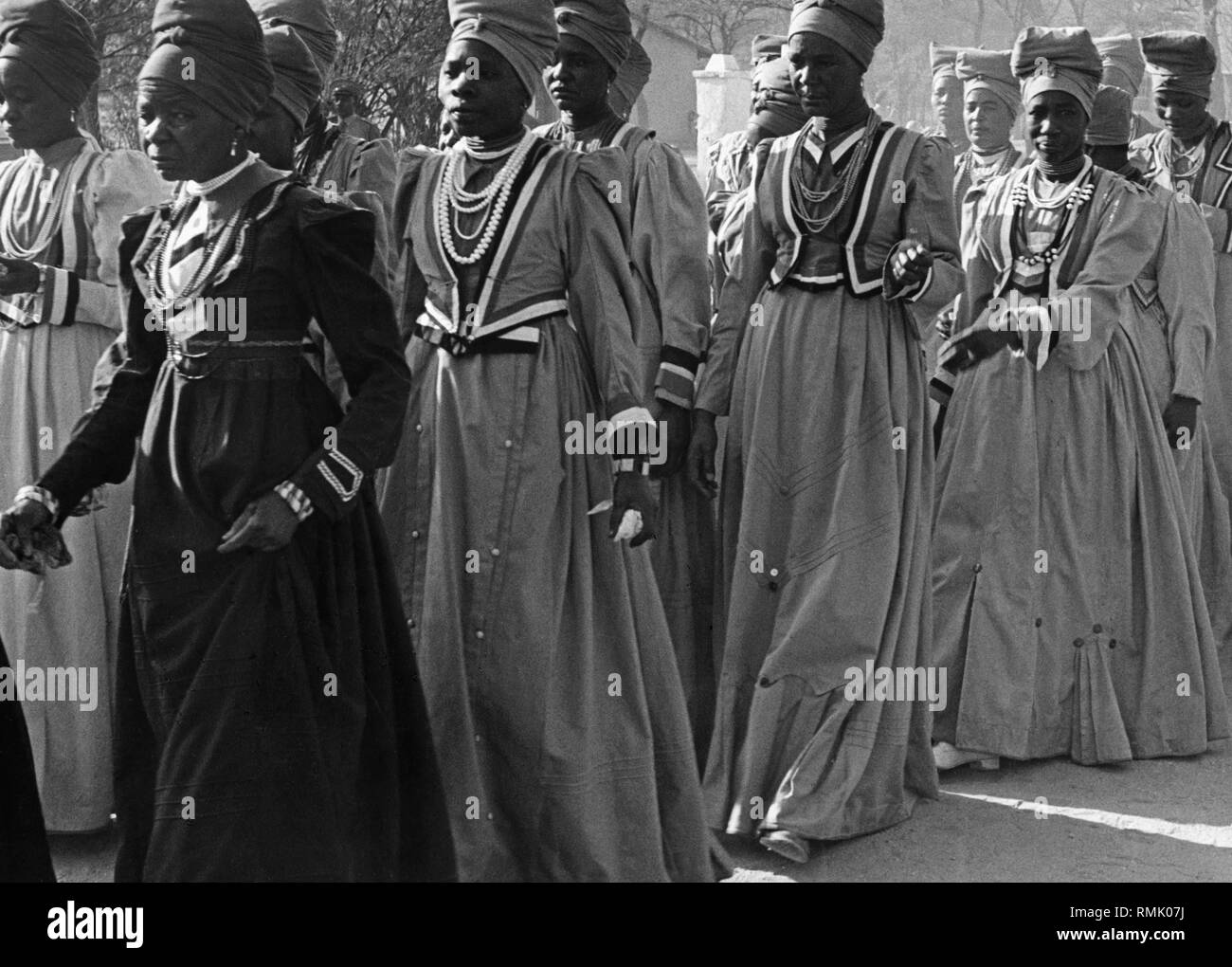 Südwestafrika (heute: Namibia): Bild zeigt Herero Frauen in Windhoek. Stockfoto