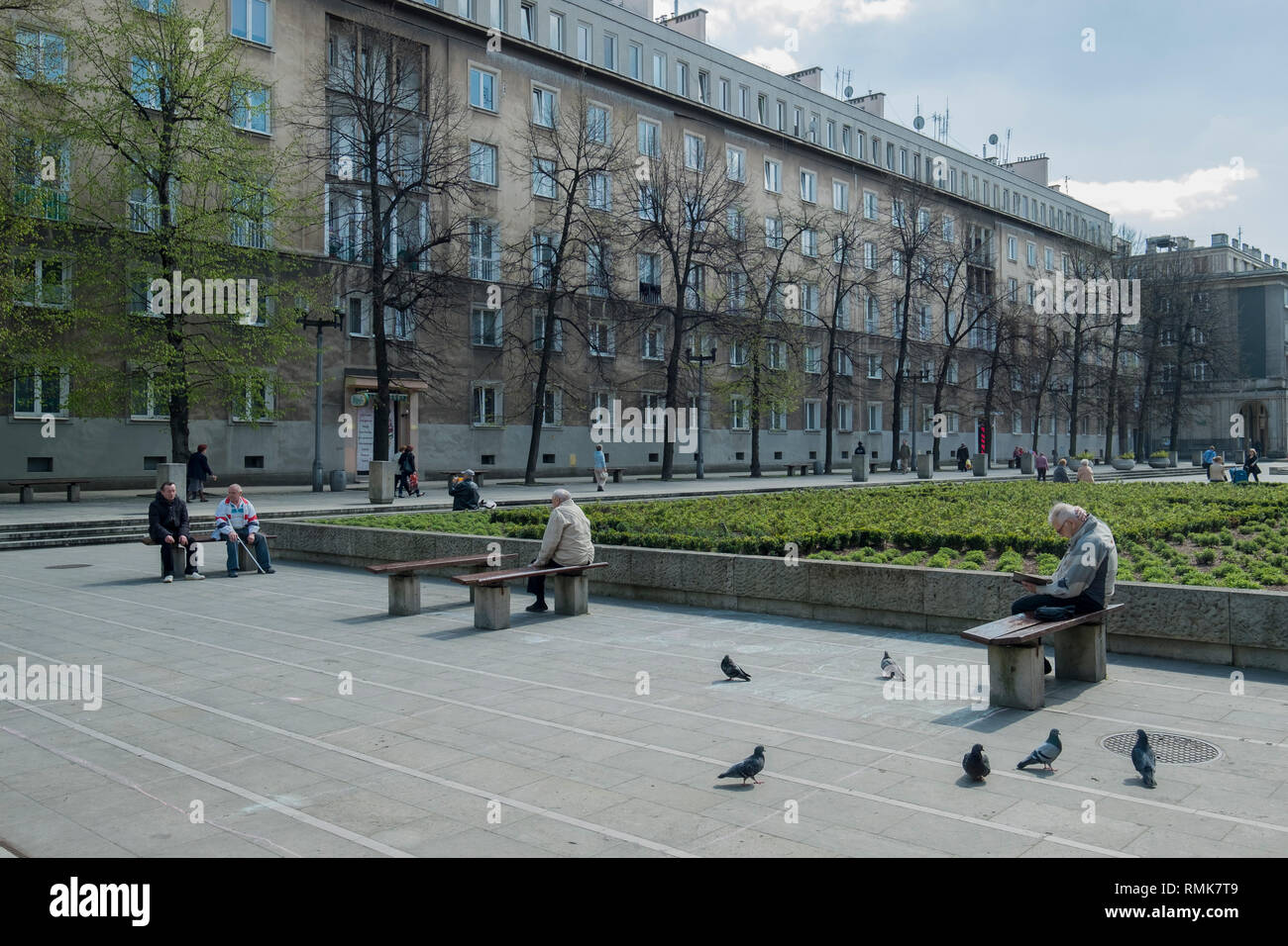 Ein Blick auf die Altstadt Apartment Blocks und Ausblicke in Nowa Huta, eine geplante sozialistische Stadt in Krakau, Polen. Stockfoto