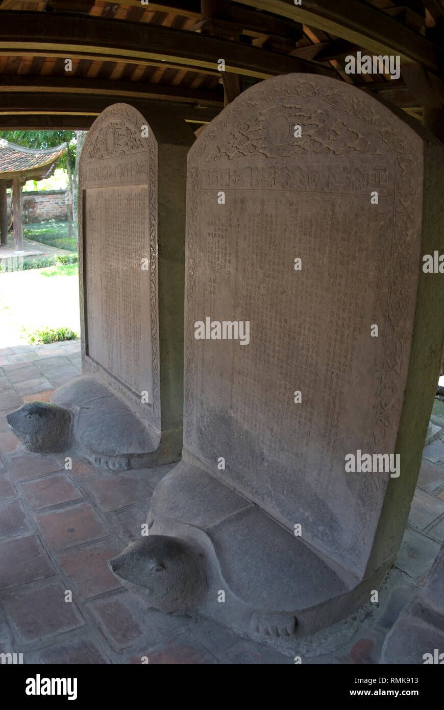 Stelen, auf Steinschildkröte, Literaturtempel, Van Mieu, Hanoi, Vietnam Stockfoto