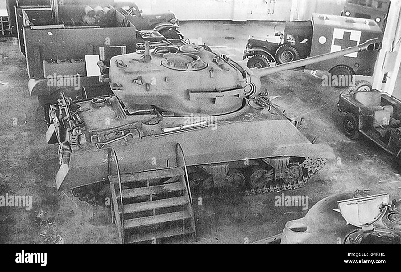 Die einzelnen Prototypen Tank von Chrysler im Sommer 1944 gebaut, die eine 90 mm-Kanone hatte T26 Revolver auf einem M4A3 Chassis montiert. Die T26 und M4 Tanks hatte das gleiche Turret Ring. Das Projekt wurde von der Ordnance Abt. abgebrochen, nachdem es offensichtlich wurde, dass der Tank noch getestet werden muss, würde wahrscheinlich nicht in den Kampf gegen das Theater früher als die T26 Tank ankommen, und würde wahrscheinlich mit der T26 Produktionsaufwand stören. Stockfoto