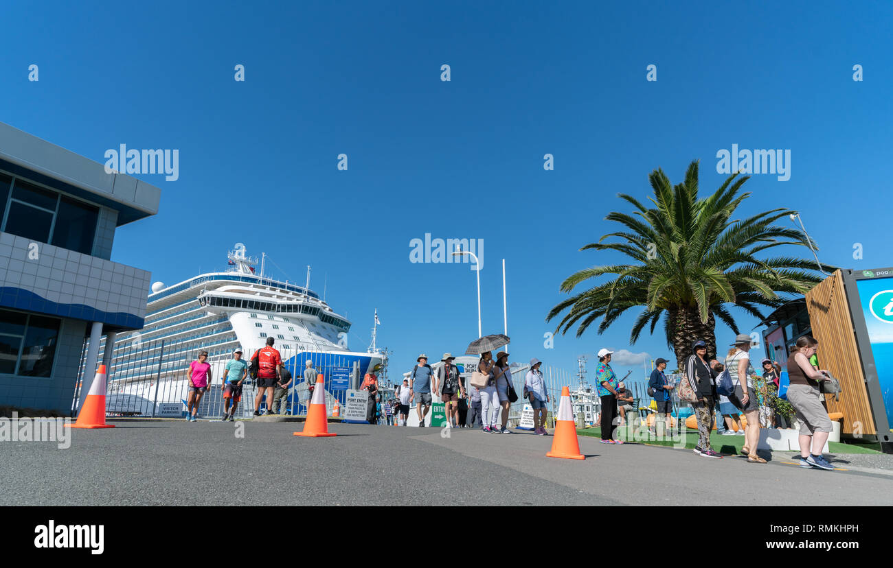 MOUNT MAUNGANUI NEUSEELAND - 10. FEBRUAR 2019: die Passagiere aussteigen in Hafen von Tauranga für Tage besuchen und Besichtigungen. Stockfoto