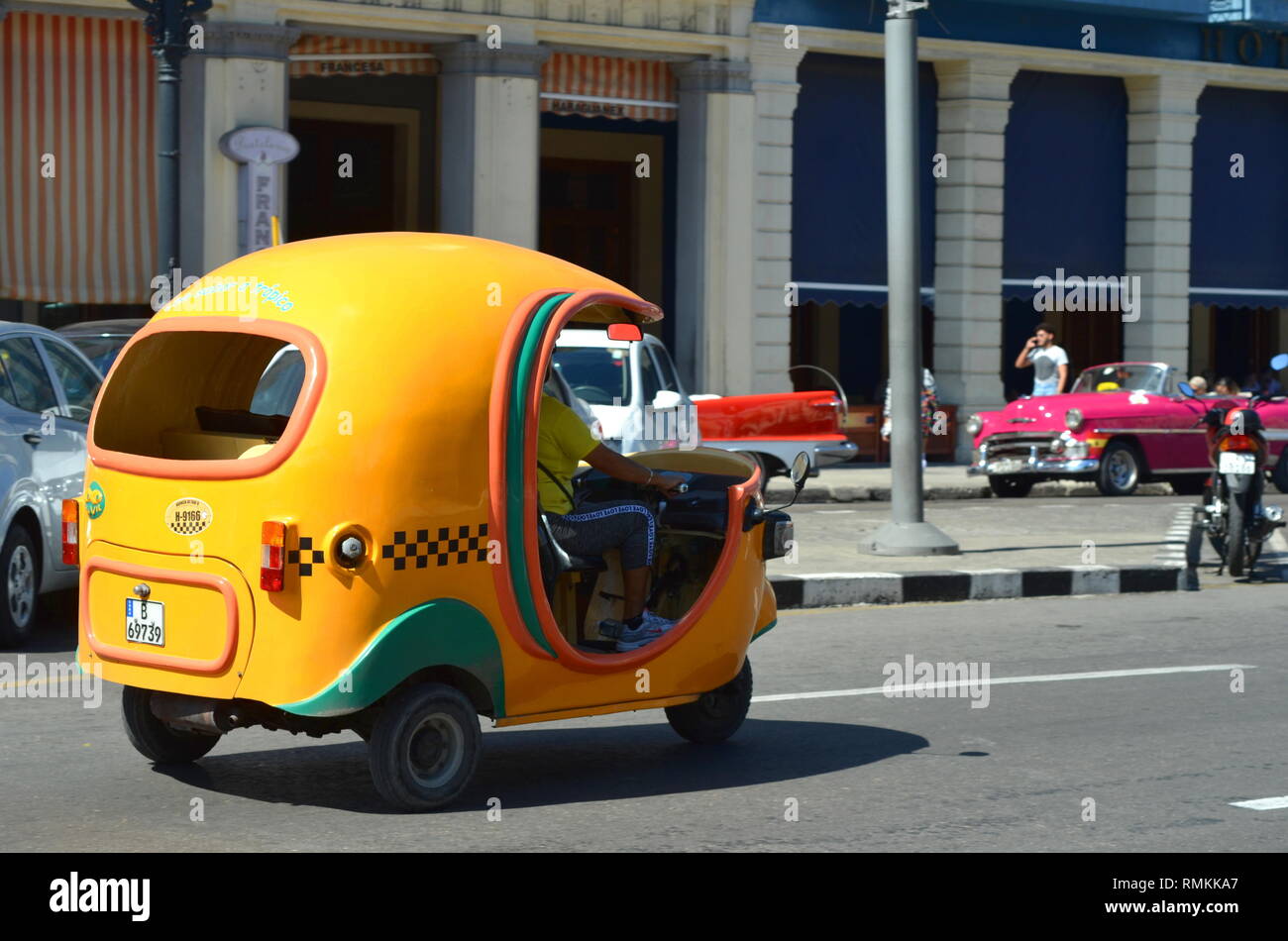 Cocotaxi in Havanna-Auto Rickshaw - Typ taxi Fahrzeug in Kuba für den Transport von Touristen Stockfoto