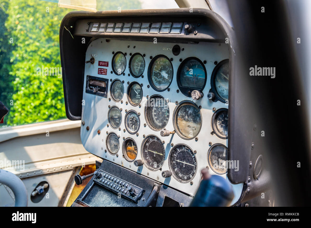 Nahaufnahme von retro Luftfahrt, Flugzeuge Bedienfeld Dashboard. Stockfoto