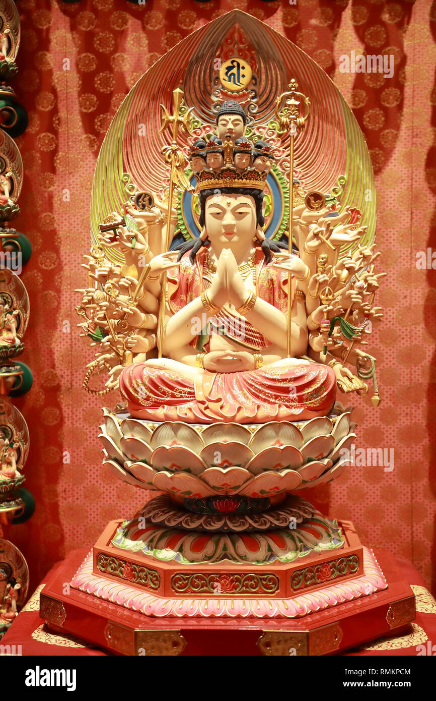 Hölzerne Statuen in Singapurs buddhistischen Zahns Tempel, Singapur Stockfoto