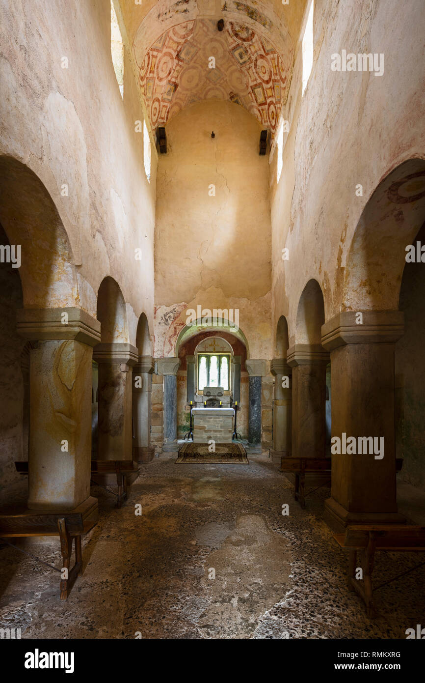 Iglesia de San Salvador de Valdediós (die Kirche des heiligen Erlöser der Valdediós) in der Nähe von Villaviciosa, Asturien, Spanien. Die romanische Kirche wurde f Stockfoto