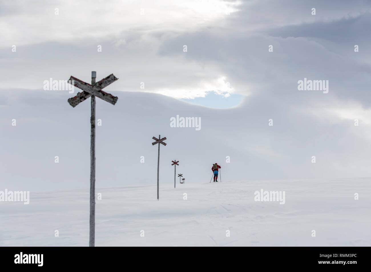 Mann, Skifahren Stockfoto