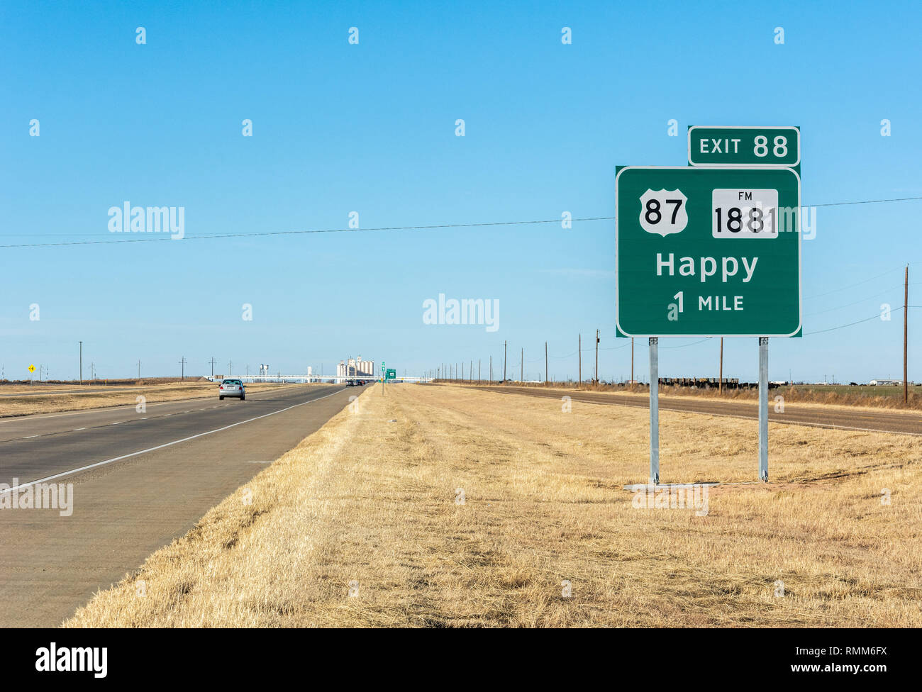 Happy, Texas, Vereinigte Staaten von Amerika - 1. Januar 2017. Highway 87 mit glücklichen Schild auf den Eingang zu glücklich, TX. Stockfoto