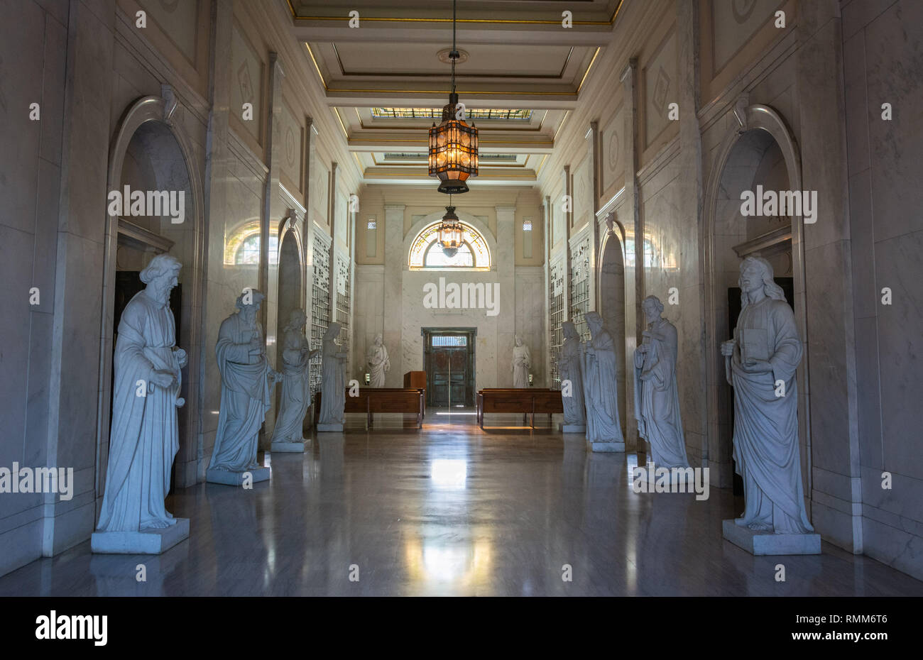 Los Angeles, Kalifornien, Vereinigte Staaten von Amerika - 8. Januar 2017. Innenansicht mit Rudolph Valentino Krypta im Hollywood Forever Cemetery in Los Ang Stockfoto