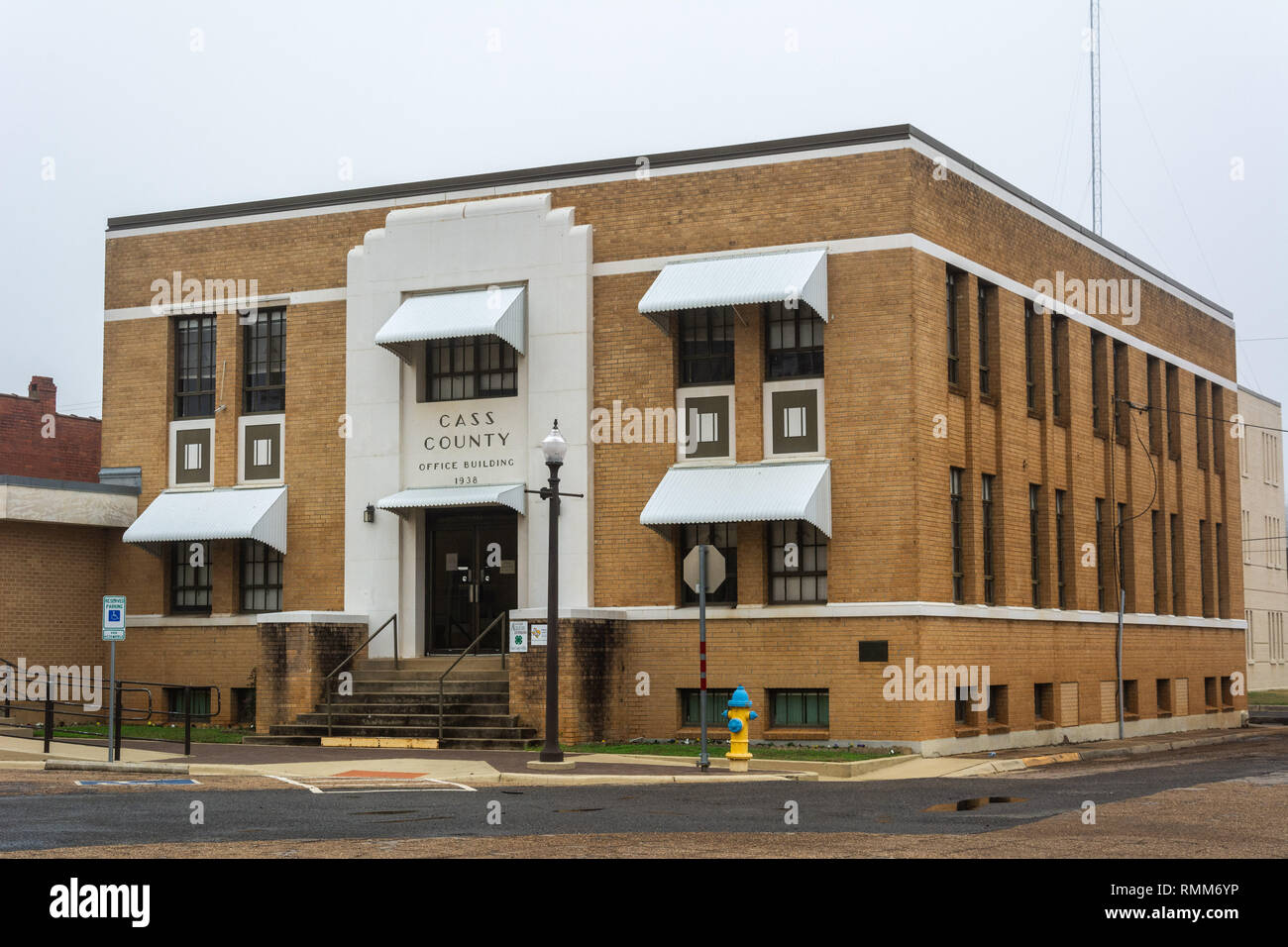 Linden, Texas, Vereinigte Staaten von Amerika - 14. Januar 2017. Cass County Office Building, dating von 1938, in Linden, TX. Stockfoto