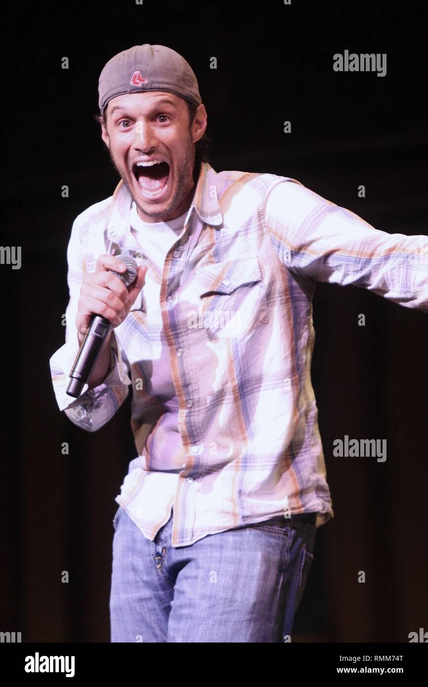 Schauspieler Josh Wolf wird gezeigt auf der Bühne während einer "live"-Konzert aussehen. Stockfoto