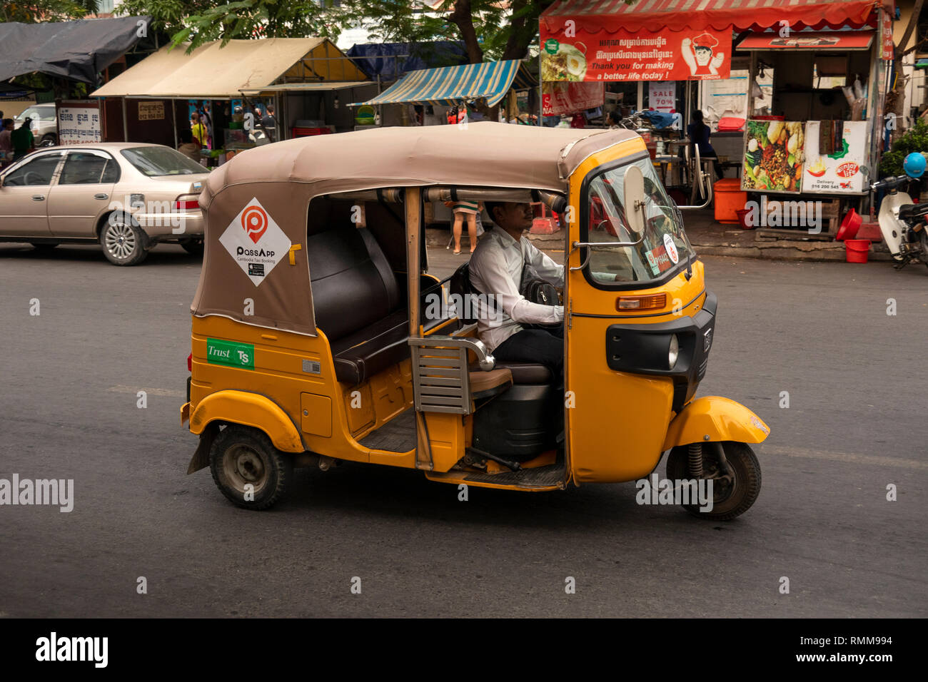 Kambodscha, Phnom Penh, Chamkar Mon Bezirk, russische Markt, Phsar, Tuol Tom Poung, Transport, Pass App tuk tuk Stockfoto