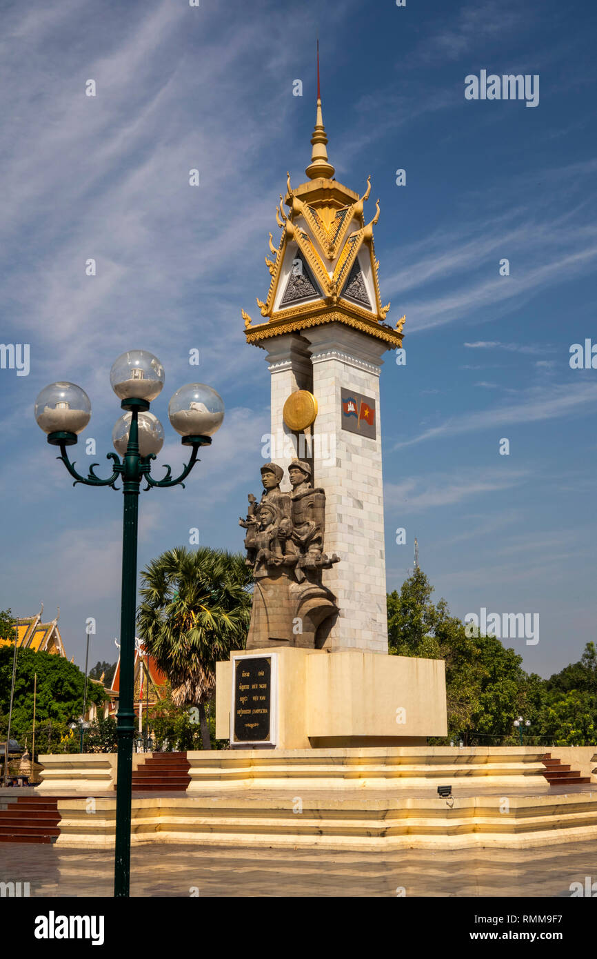 Kambodscha, Phnom Penh, Wat Botum Park, 1979 Kambodscha Vietnam Friendship Monument Stockfoto