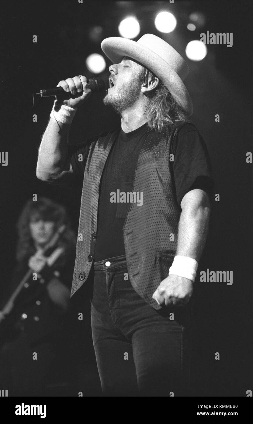 Sänger Donnie Van Zant von .38 Special ist dargestellt auf der Bühne während einer "live"-Konzert aussehen. Stockfoto